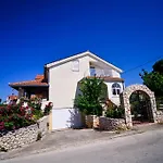 Lucija Biograd Na Moru