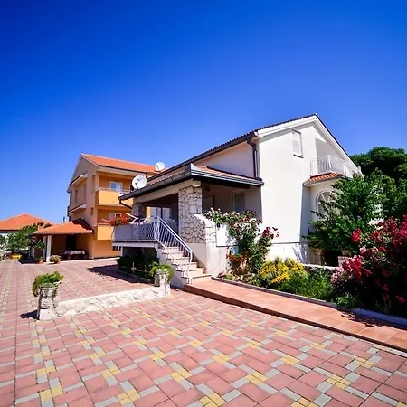 بيت للعطل Lucija