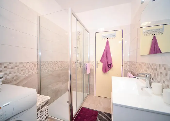 Holiday Lucija Vikendica *