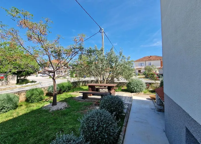 Holiday Lucija Vikendica *