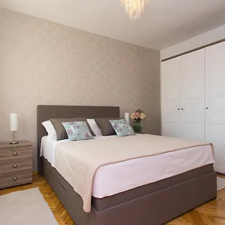 Lucija Biograd Na Moru